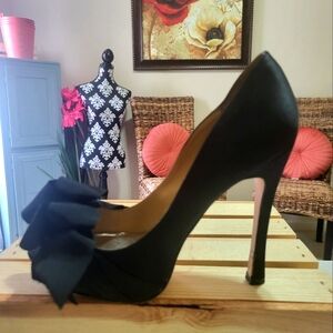 Badgley Mischka 8.5 Black Satin
